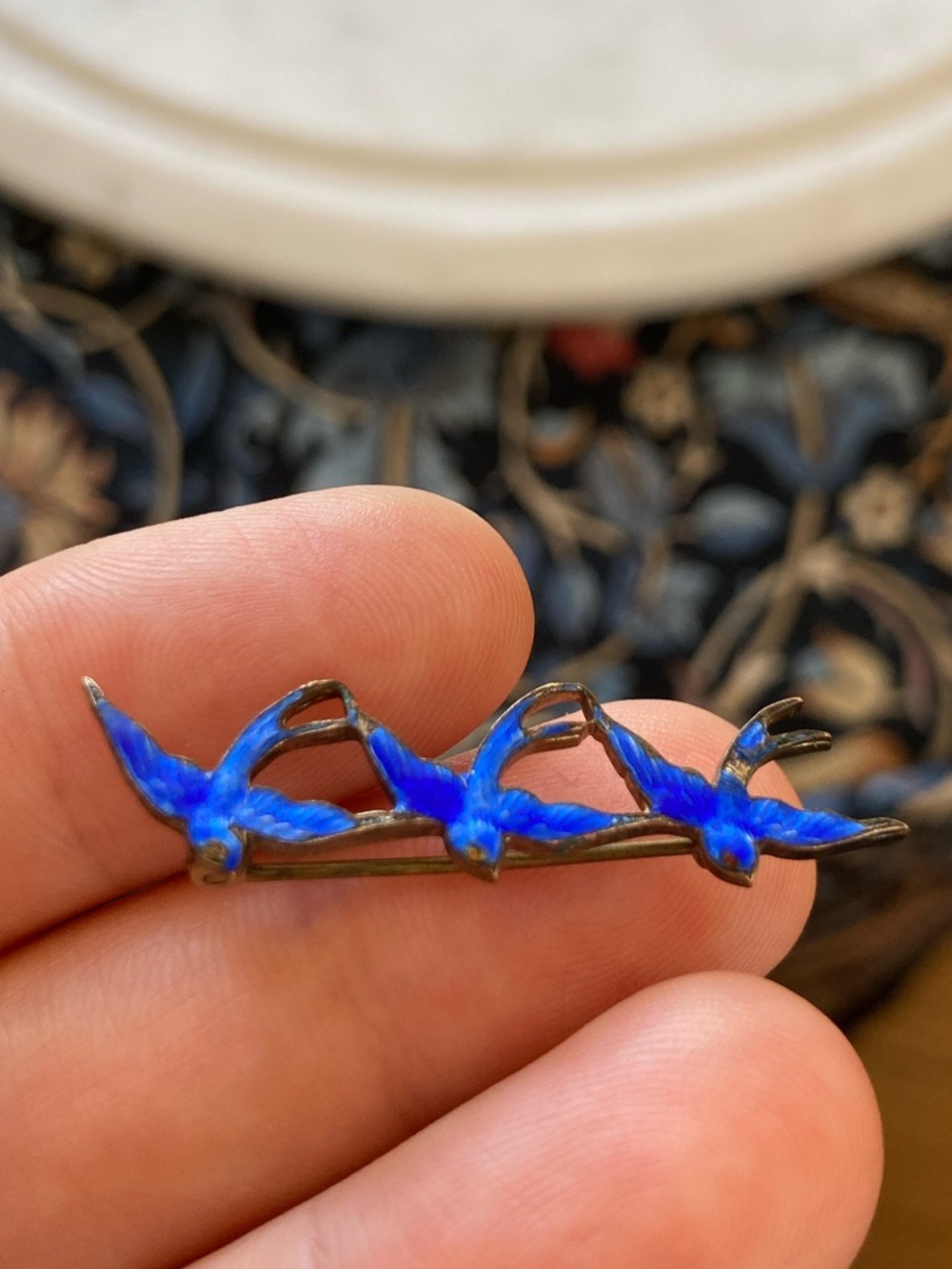 Antique Victorian Guilloche Enamel Flying Swallows Lingerie/Lace Pin - Picture 3 of 13